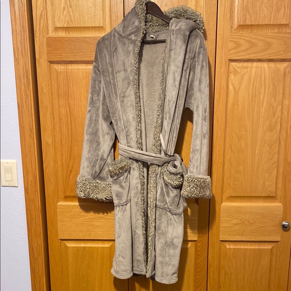 Pottery Barn hooded faux fur mid length robe womens size medium pockets